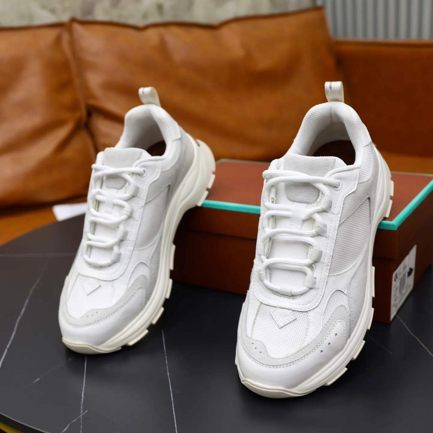 Factory price: 💰520Loropiana LP men's shoes ♞size; 38-44 "45.46 customization" cowhide stitching. It is really easy to wear, lazy, loose, casual, perfect comfort. There are many color choices, and they all look good with clothes. Is it true that Loropiana can bring social value? “Loropiana is the best thing money can buy”